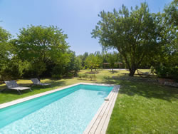 Sunny swimming pool and landscaped garden for a relaxing stay near the Canal du Midi