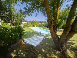 Relaxing hammock with countryside views, perfect stopover near the Canal du Midi