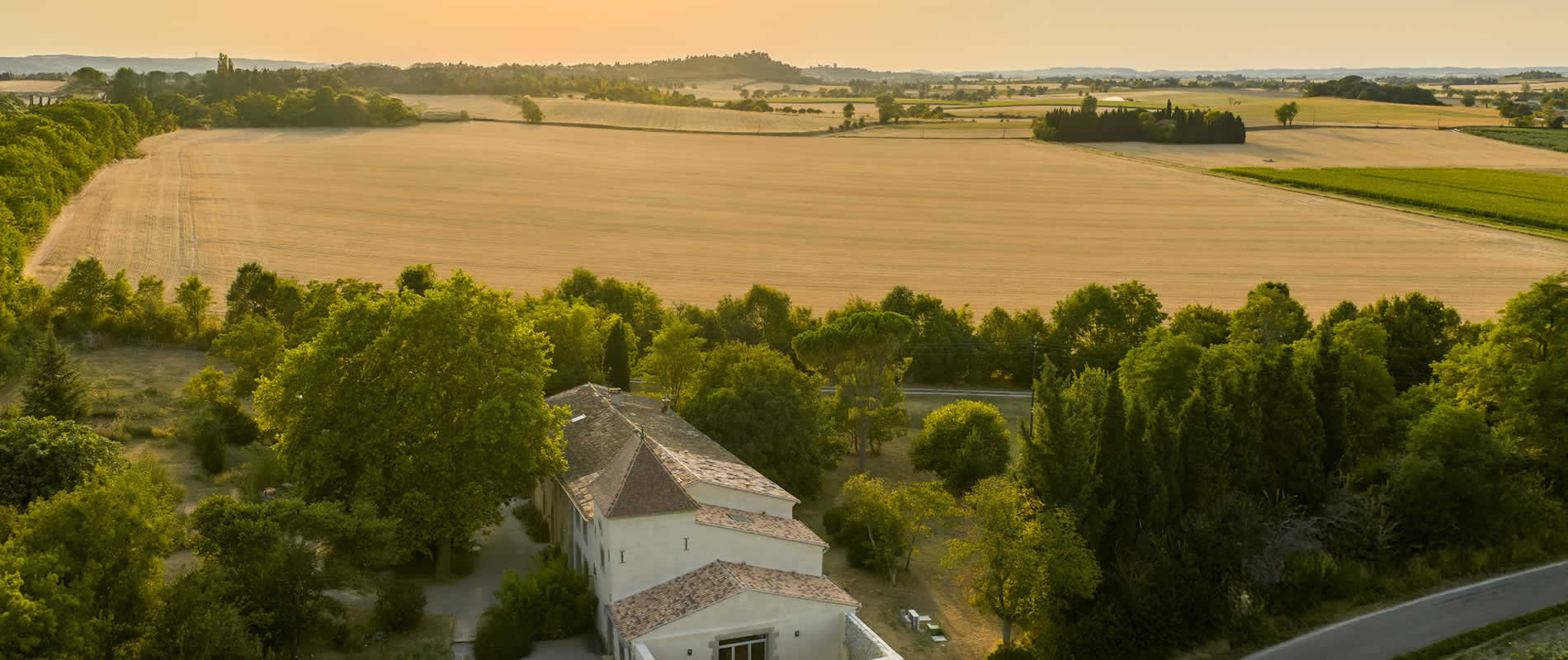 Lush green garden and countryside view of Domaine des Périès in Saint-Martin-Lalande