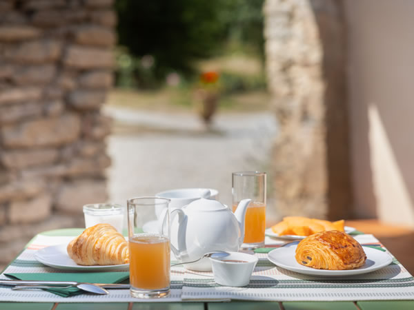 Gourmet homemade breakfast with local products served daily to B&B guests at Domaine des Périès
