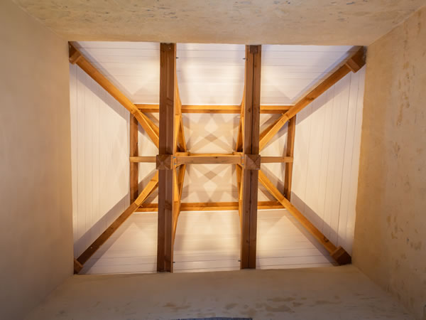 Charming 17th-century dovecote architecture with exposed beams in the Pastoreta family suite