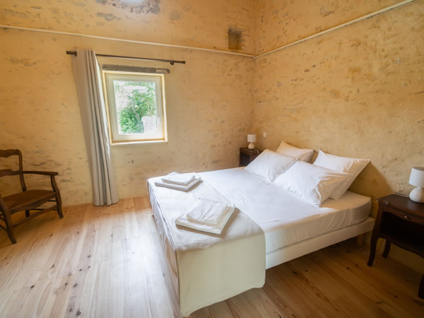 Peaceful view of the private park and swimming pool from the window of the Pastoreta B&B suite