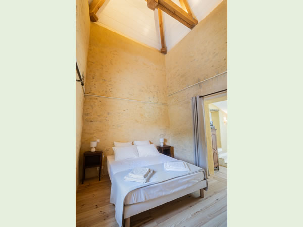 Pastoreta room: a unique charming suite in a beautifully restored 17th-century dovecote near the Canal du Midi